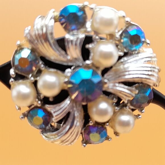 Vintage AB Blue Rhinestone Faux Pearl Clip Earrings 1960s - Picture 6 of 11